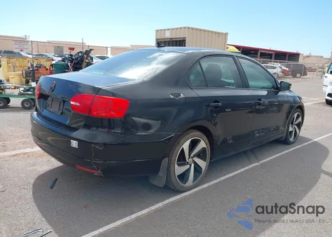 2014 Volkswagen Jetta 1.8T Se z USA, uszkodzony, nr VIN 3VWD17AJ5EM219973